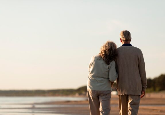 senior-couple-seaside-medium-shot